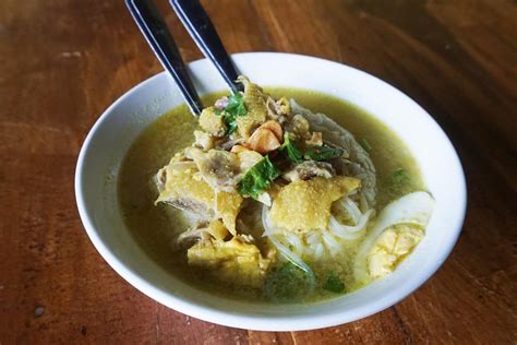 Soto Ayam Lamongan di Kota Surabaya – Siti Mustiani