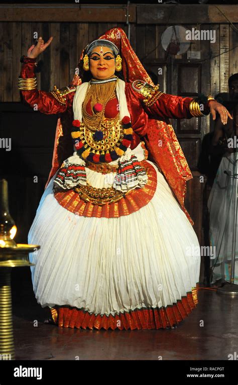 Kathakali dance hi-res stock photography and images - Alamy