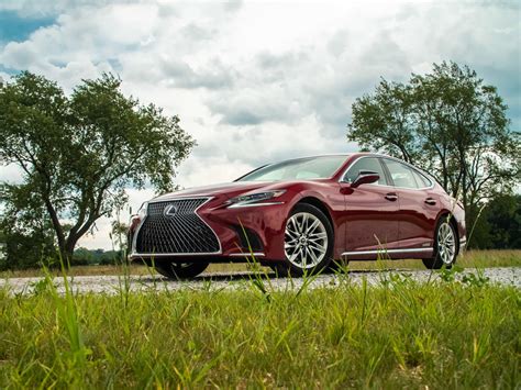 2019 Lexus LS 500h: A hybrid heart yields a more efficient luxury sedan - CNET