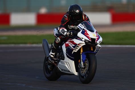 Honda Fireblade CBR1000RR-R SP 2022 review | Visordown