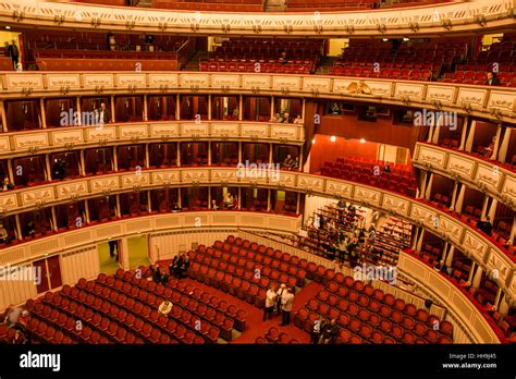 Interior vienna opera house - Lasialways