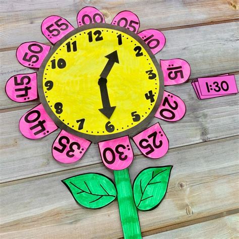 CRAFT CLOCK FREEBIE | 2nd grade crafts, 1st grade crafts, Math crafts