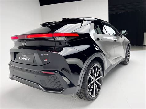 Nowa Toyota C-HR ma już polską cenę. Mam nadzieję, że oszczędzałeś