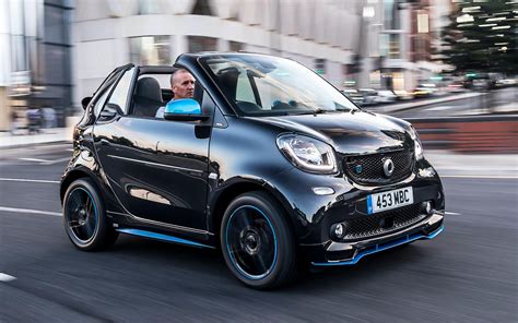 Smart EQ fortwo Review 2023 | Tiny, fun, electric, city car