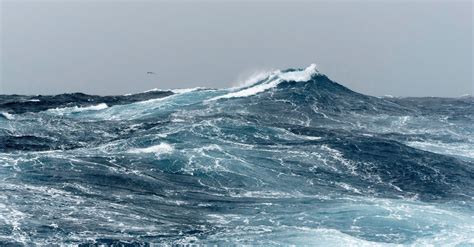 Colossal Wave Rolls Through North Atlantic, Shattering Previous Record | HuffPost