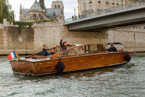 Private Seine River Paris Cruise – Family Twist