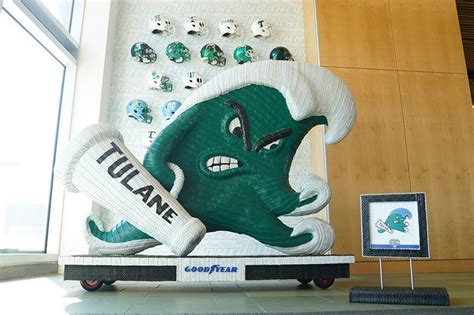 Goodyear Green Wave mascot hits the road, arrives on Tulane campus | Tulane University News