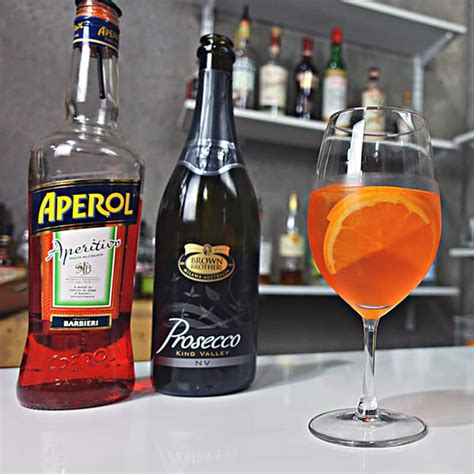 Aperol Spritz Recipe - 3 Prosecco, 2 Aperol, 1 Soda!