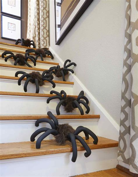 How to Make DIY Giant Spider Decorations for Halloween