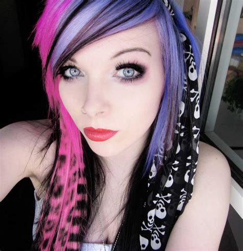 The Best Variations Of The Emo Hairstyle For Women - ViewKick