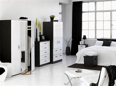 How to decorate a bedroom with white furniture