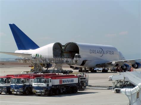 The Battle Of The Beasts: The Boeing Dreamlifter vs Airbus Beluga XL - IATA News