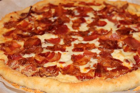 Easy Bacon Pizza - Mom With Cookies