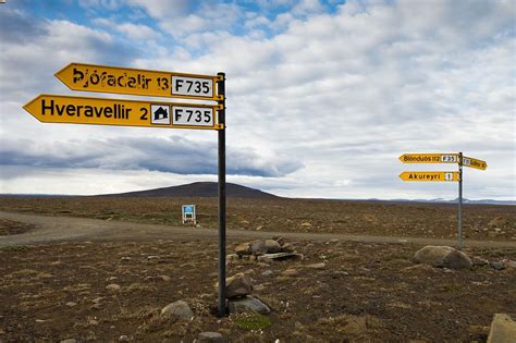 Iceland F-roads: Essential Info and How to Drive on Them