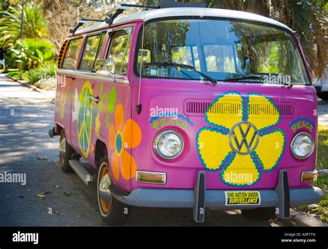 Vw van pink hi-res stock photography and images - Alamy