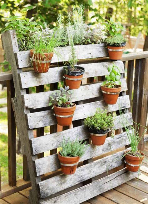 How to Turn a Pallet into an Herb Garden - Jen Around the World