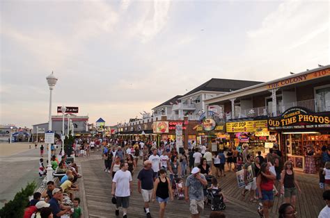 File:Ocean City MD Boardwalk August 2009 1.jpg - Wikipedia