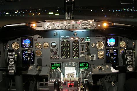 Boeing 737 Cockpit Pictures