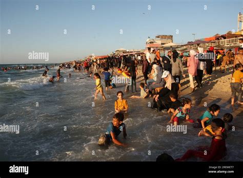 Khan Yunis, Gaza. 28th July, 2023. Palestinian families visit the beach ...