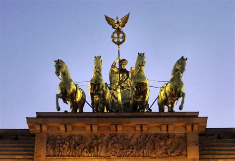 File:Brandenburg gate sunset quadriga.jpg - Wikimedia Commons