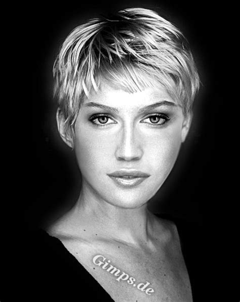 Fashion Hairstyles: Short Haircut For Women - Celebrity Short Hairstyle ...