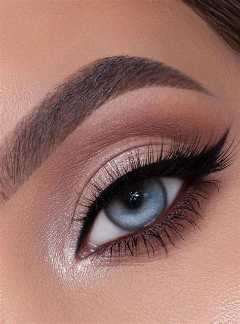 65 Pretty Eye Makeup Looks : neutral and black liner