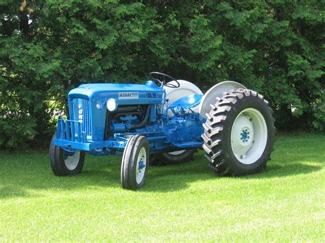 1963 Ford 2000 4cyl 5-speed | Tractors, Ford tractors, Antique tractors