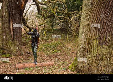 Statue of Robin Hood in Sherwood Forest Stock Photo - Alamy