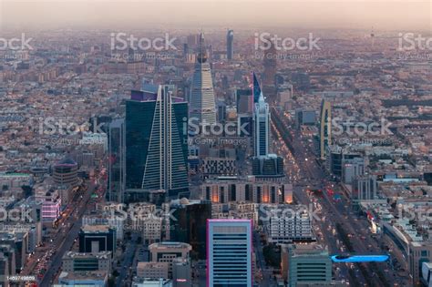 Riyadh Skyline Stock Photo - Download Image Now - Riyadh, Urban Skyline ...