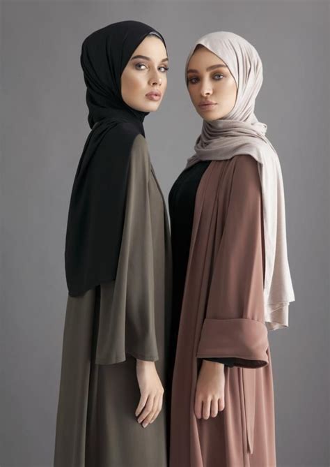 Pin by S.A.N.A on Hijab in 2020 | Fashion, Islamic fashion, Muslimah fashion