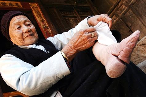 🎉 Chinese foot binding tradition. 10 Facts about Chinese Foot Binding. 2019-02-09