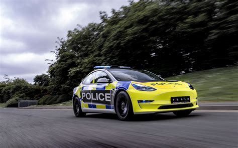 Tesla Model 3 police car begins trials as emergency response vehicle in the UK - Drive Tesla