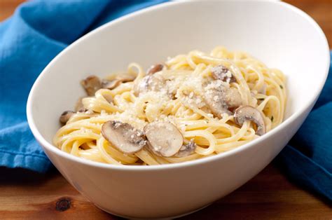 Linguine Alfredo with Mushrooms | Vegan Nook