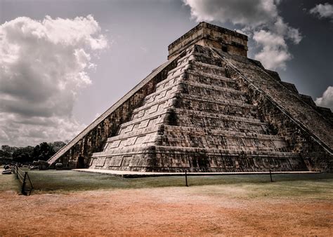 Ancient Mayan Architecture - Temples and Palaces