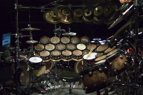 HUGE Drum Kit - Drums Photo (1368154) - Fanpop