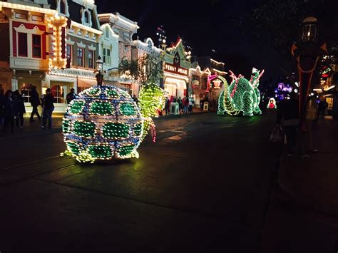 Main Street Electrical Parade Returns to Disneyland After 21 Years - Disney Dose