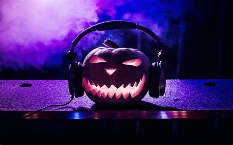 Scary Music: This Spooky Playlist Will Slay at Your Halloween Party ...