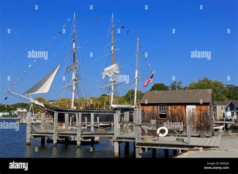 Mystic Seaport Village Stock Photos & Mystic Seaport Village Stock Images - Alamy