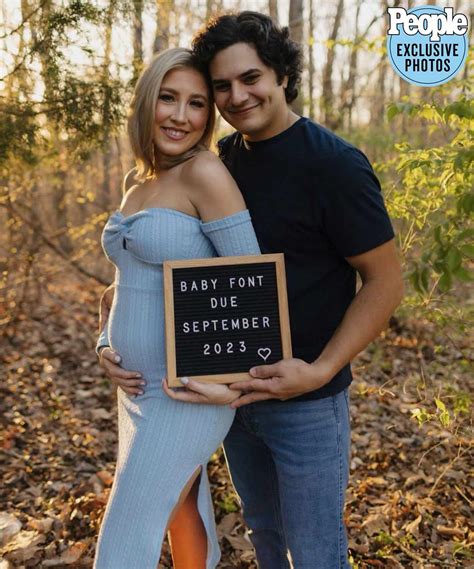 Maddie and Tae's Maddie Marlow Font Expecting First Baby: Photos