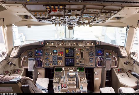 Boeing 757 Cockpit