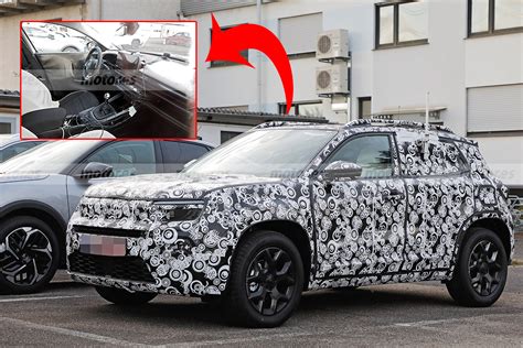 The Interior Of Jeep's New Small SUV Exposed In These Spy Photos - Bullfrag