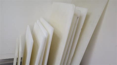 Multiple Misc Sized White Plastic Cutting Boards - Oahu Auctions