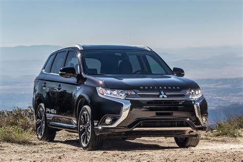 Mitsubishi Outlander PHEV Named Green Car Journal’s 2019 Green SUV of the Year™ | Business Wire