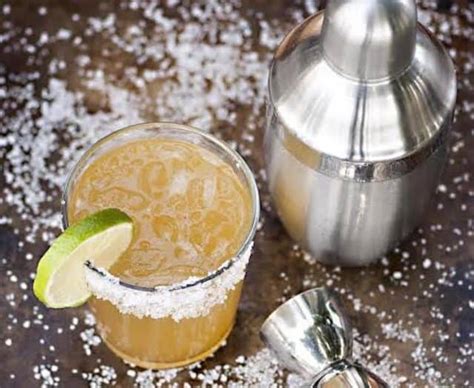 6 Cider Cocktails for Late Winter Survival | Winter Cider Cocktails