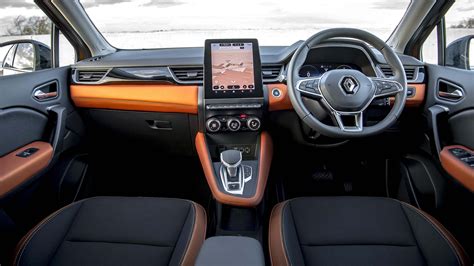 Renault Captur E-TECH hybrid interior & comfort | DrivingElectric