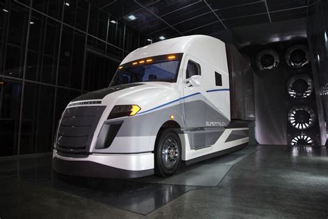 Daimler Unveils SuperTruck; 12-MPG Semi Is More Than Twice As Fuel-Efficient