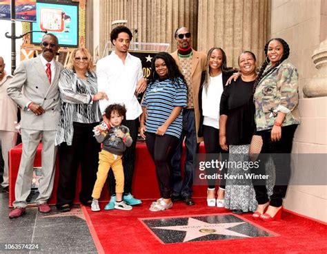 Snoop Dogg & Family Photos and Premium High Res Pictures - Getty Images