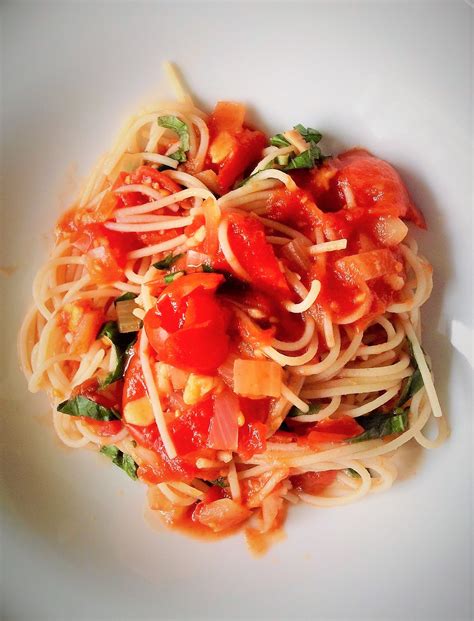 Gluten-Free Pasta with Oil-Free Garlic Tomato Sauce : Plants-Rule