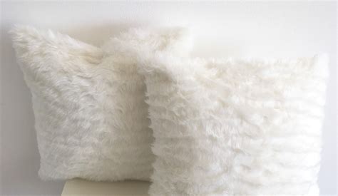 Fluffy White Throw Pillow White Faux Fur Pillow Cover - Etsy Canada