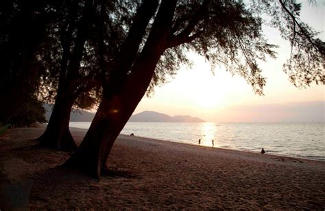 Sunset at a beach in Penang. #MalaysiaAus #AirAsia | Air asia, Sunset, Penang